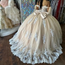 2024 Champagne Quinceanera Dresses Sweetheart Ball Gown Princess Birthday Gown Applique Lace Tull Sweet 16 vestidos de 15