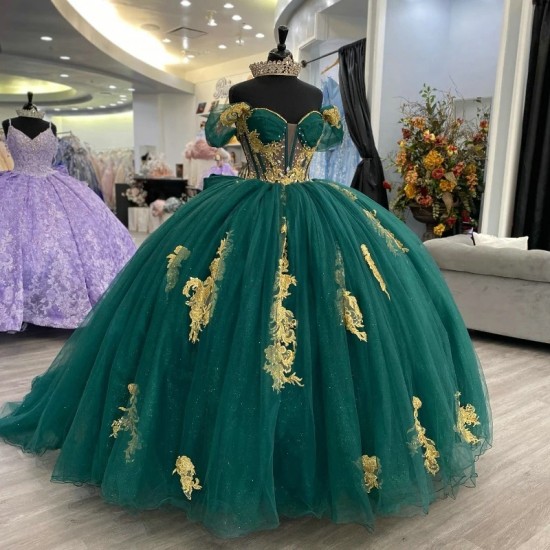 2024 Emerald Green Sweetheart Off the Shoulder Quinceanera Dresses Gold Appliques Beaded Crystal Sweet 15 16 Prom Party Gowns