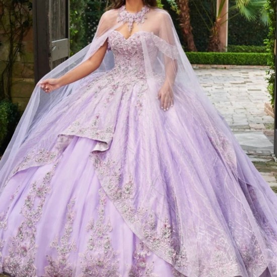 2024 Lavender Sparkly Quinceanera Dresses Formal Luxury Beading Lace Appliques With Cape Sweet 15 16 Dress Graduation Ball Gown