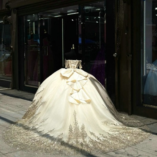 Beige Ball Gown Quinceanera Dresses Off The Shoulder Sequined Appliques Lace Beads Tull Ruffles Corset Vestidos De 15 Anos