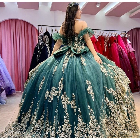 Luxury Emerald Green Off The Shoulder Quinceanera Dresses Ball Gown Gold Appliques Lace Tull Birthday Party Dress vestido de 15