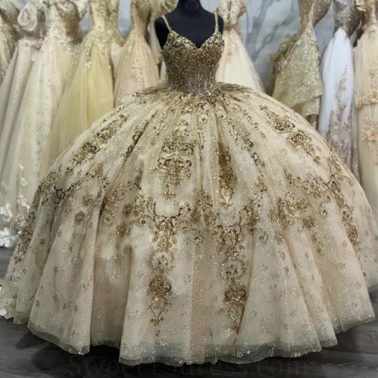 Luxury Light Champagne Quinceanera Dress Ball Gown 2024 Gold Applique Lace Beads Tull Birthday Party Sweet 15 Vestidos 15 De Xv