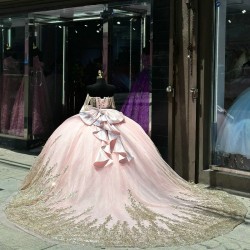 Off The Shoulder Light Pink Princess Quinceanera Dresses Ball Gown Appliques Lace Beads Crystal Sweet 16 Dresses 15 Anos