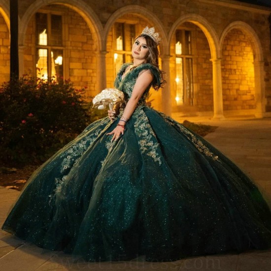 2024 Emerald Green Ball Gown Elegent Princess Appliques Lace Beads Sequin Quinceanera Dresses Luxury Birthday Party Dress